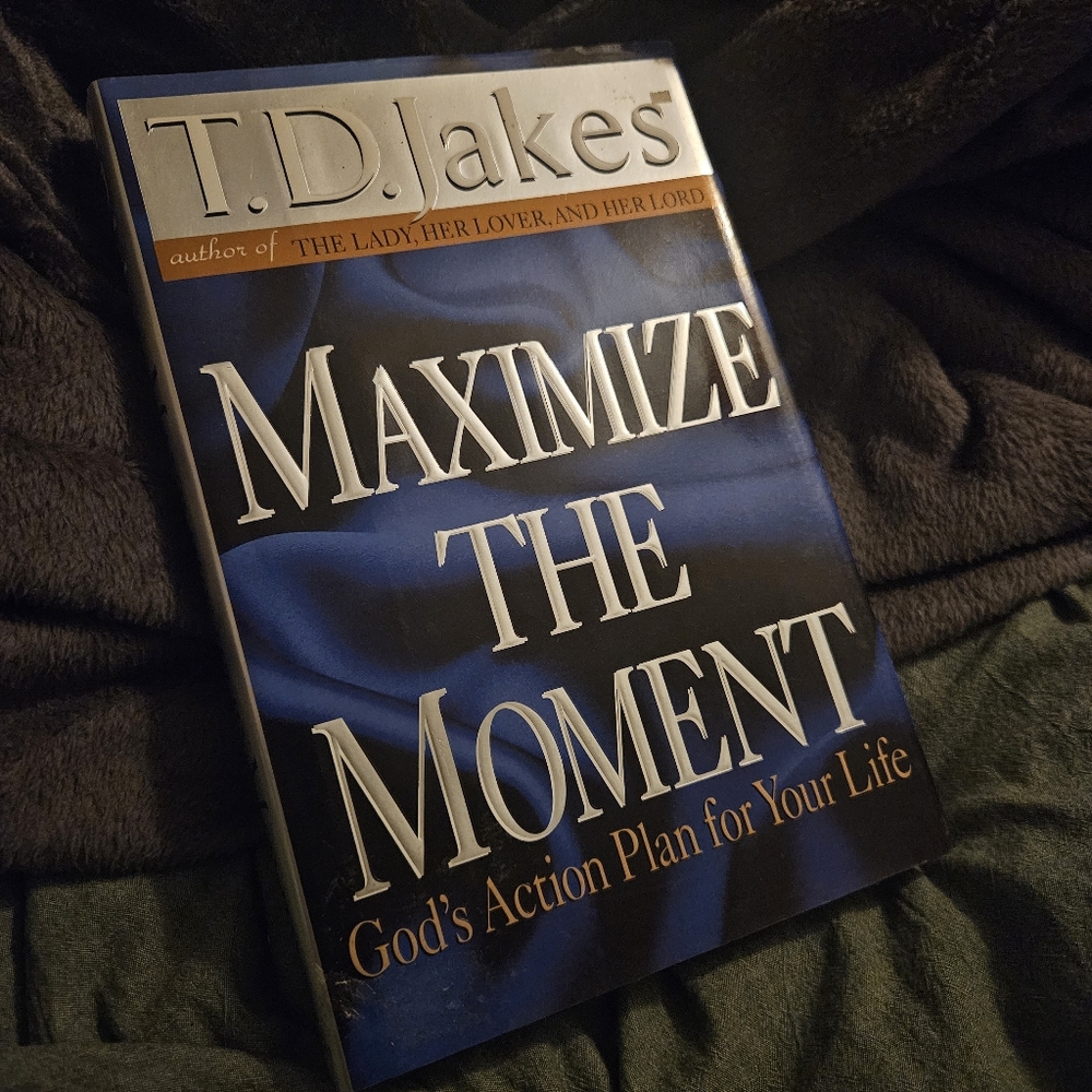 T.D. Jakes Maximize the Moment Book